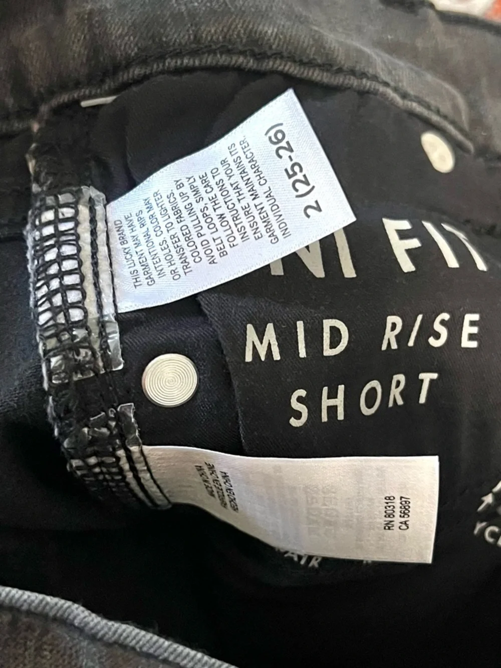 NWT,Lucky Brand Uni Fit Mid Rise Black Denim Shorts Raw Hem Stretch Size 2